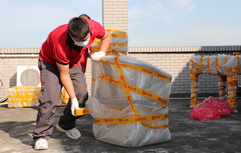 如何高效搬运大件家具？新手 vs. 专业人士
