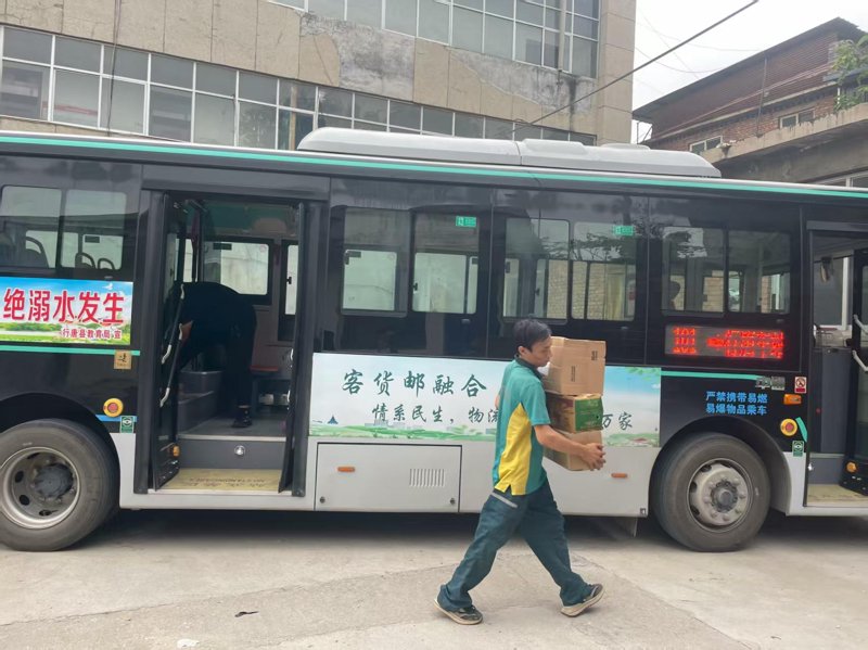 如何安全高效地搬运大型家具？